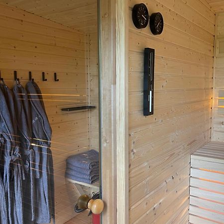 Romantisches Studio Am Waldesrand Mit Gartensauna Schwarz Esterno foto