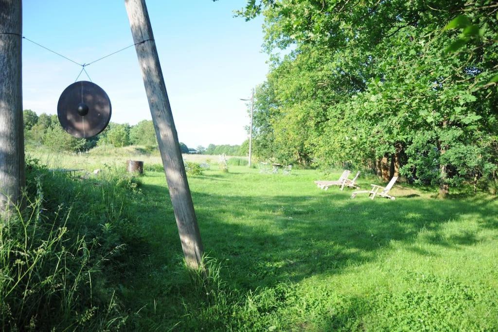 Romantisches Studio Am Waldesrand Mit Gartensauna Schwarz Esterno foto
