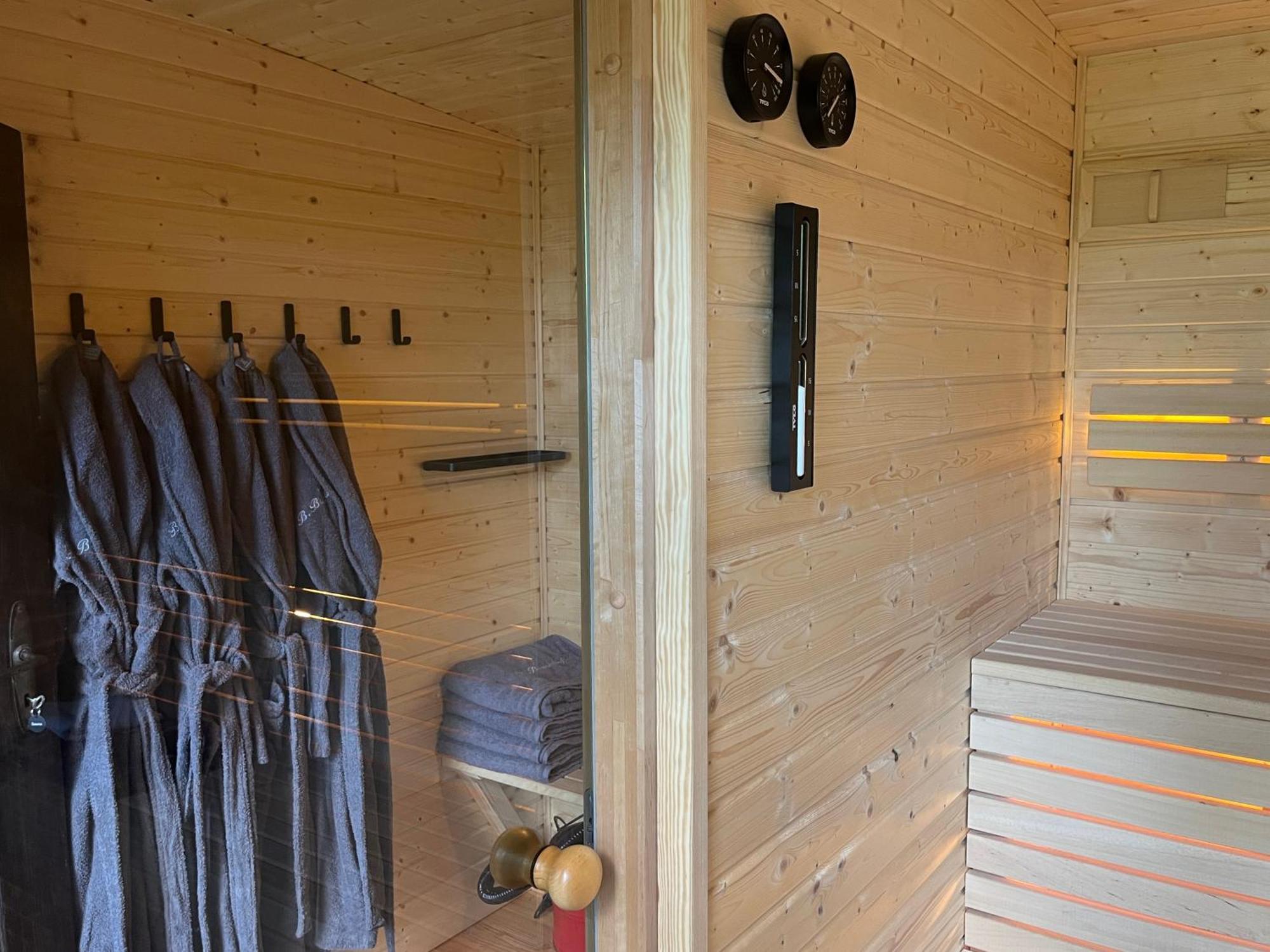 Romantisches Studio Am Waldesrand Mit Gartensauna Schwarz Esterno foto